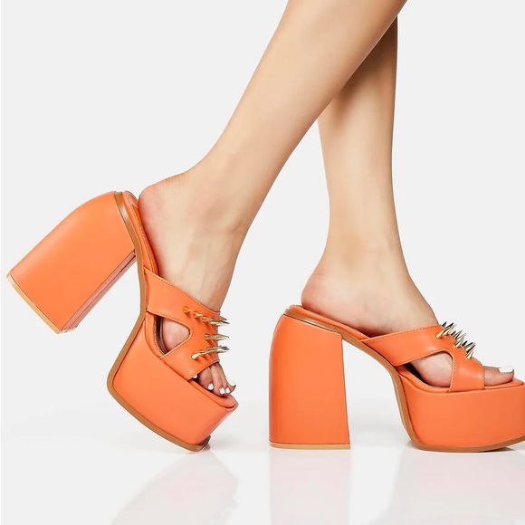 Orange spiked platform heels - Picture 3 of 5